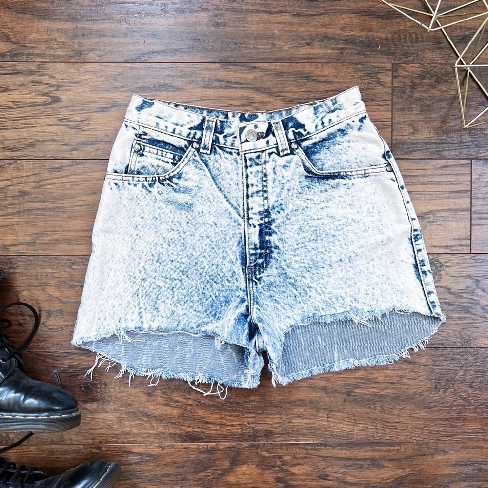 Levi’s • vintage 900 Series cut off shorts acid wash denim bleached frayed 80s